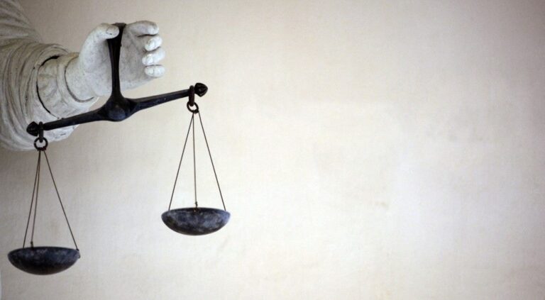 balance entre justice et necessite