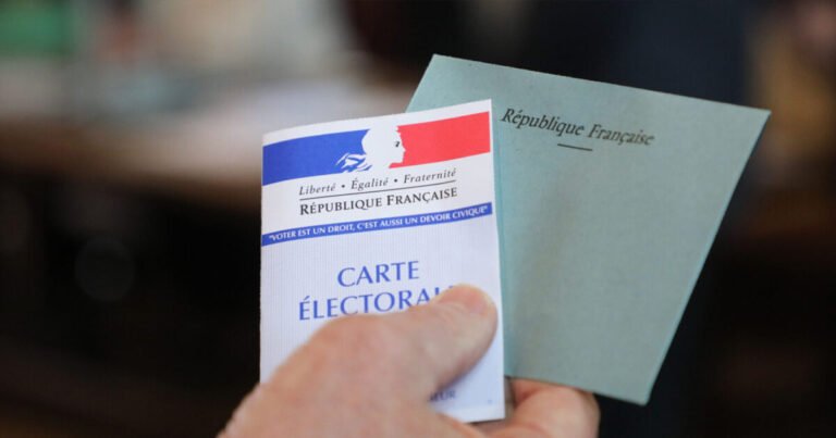 bulletin de vote et enveloppe prete