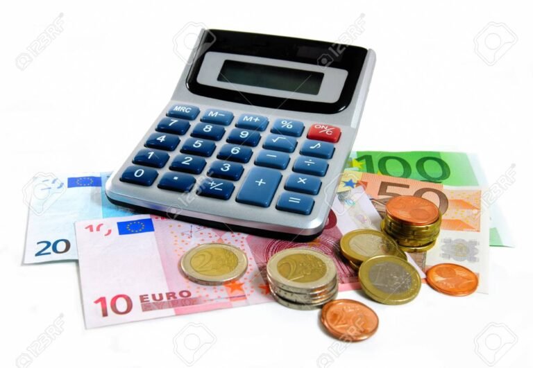 calculatrice avec des pieces et billets