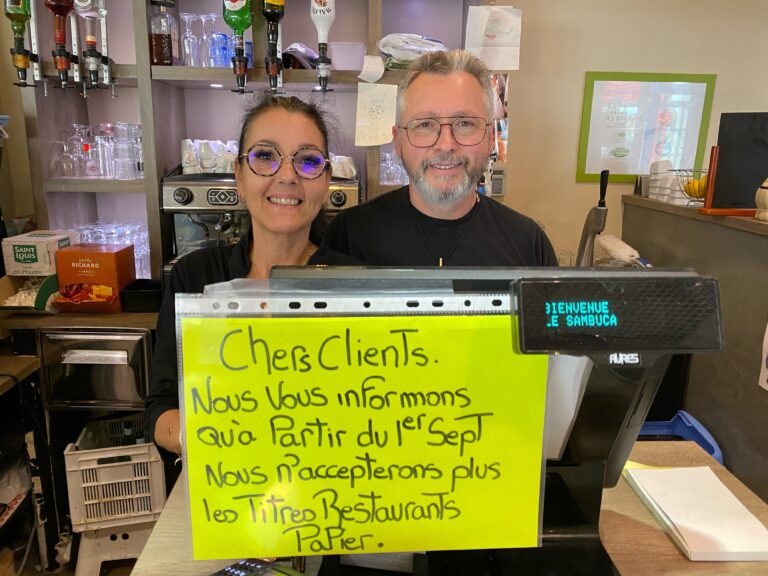 des clients utilisant des tickets restaurant