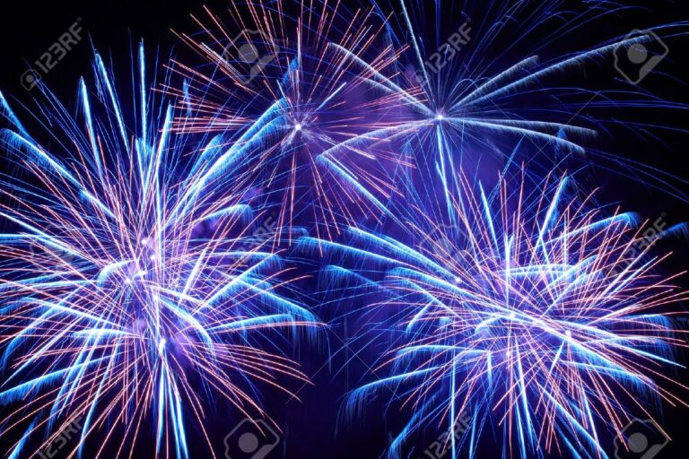 des feux dartifice colores dans le ciel