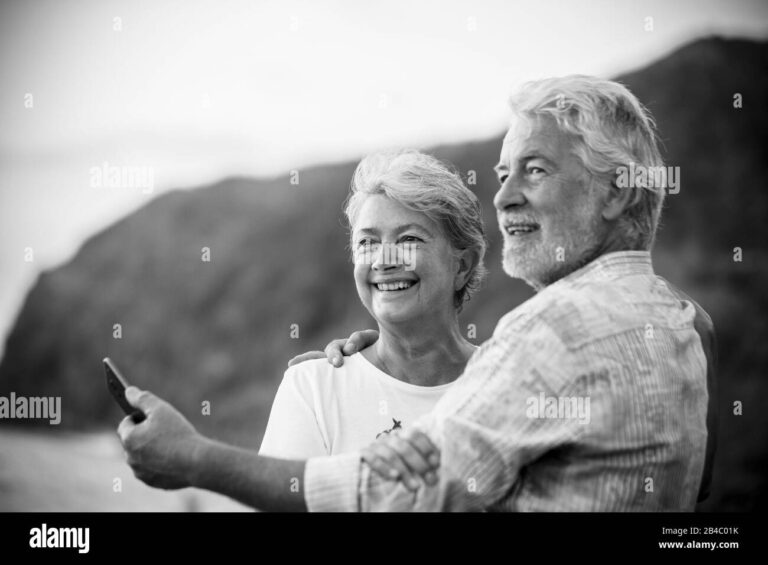 des montages de personnes agees heureuses