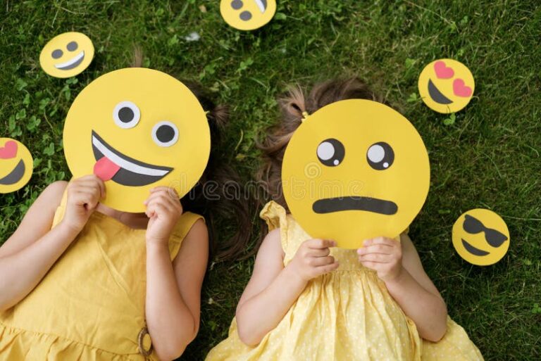 Pourquoi rêver d'un ami qu'on n'a pas vu depuis longtemps 1 deux amis se retrouvant avec emotion