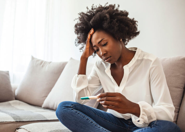 Enceinte par accident : Faut-il garder le bébé ou pas 1 dilemme emotionnel dune grossesse inattendue