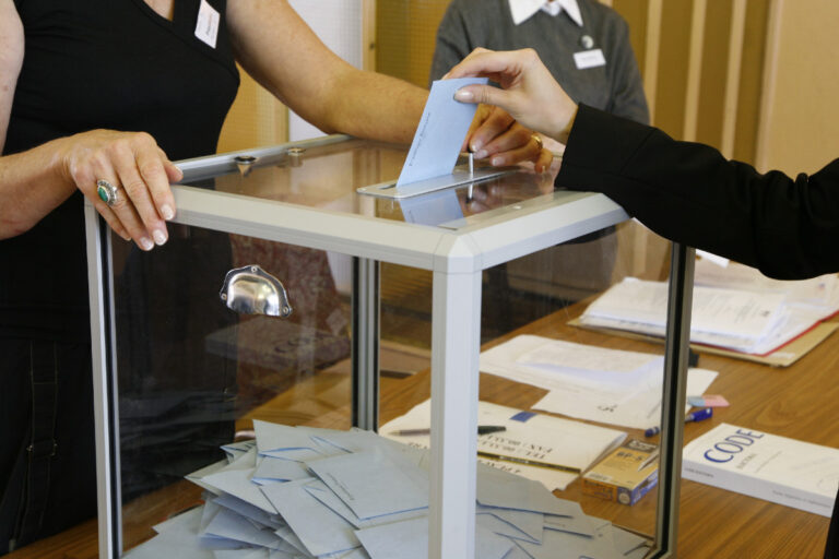 Qui est élu au suffrage universel direct en France et pourquoi 56 elections francaises urnes et citoyens votants
