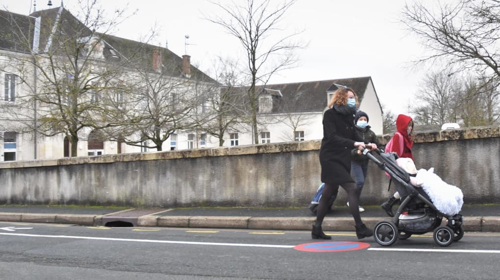 Pourquoi mon enfant refuse-t-il d’aller à l’école et comment l’aider
