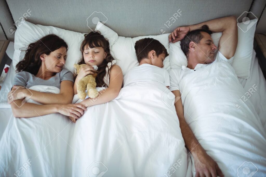 Pourquoi choisir de dormir dans la même chambre que ses parents