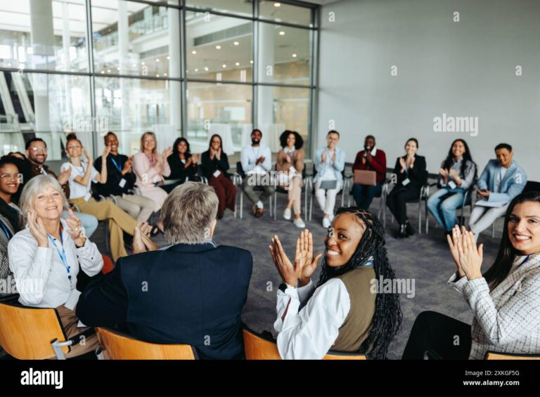 Que fait le cabinet D.F et Associés pour le fitness park 1 equipe en reunion dans un gymnase moderne