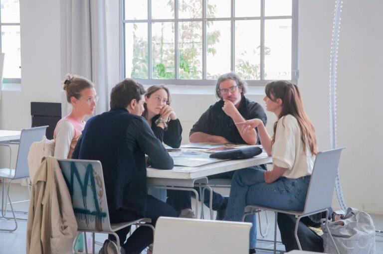etudiants en design dinterieur en classe