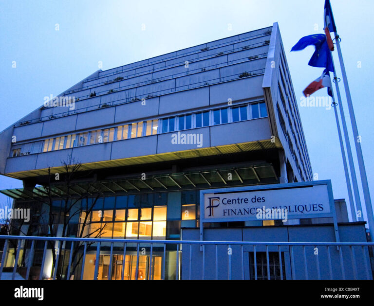 Le prélèvement à la source est-il obligatoire pour tous les contribuables 1 illustration dun bureau fiscal moderne