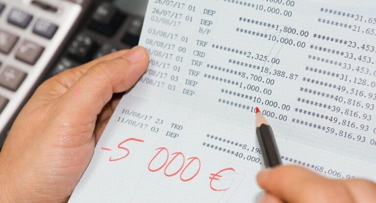 Qu'est-ce que l'ATD sur un compte à découvert et comment ça fonctionne 2 illustration dun compte bancaire avec decouvert