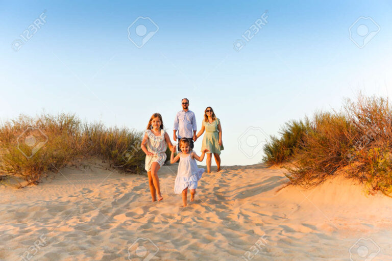 jours feries ensoleilles avec des familles heureuses