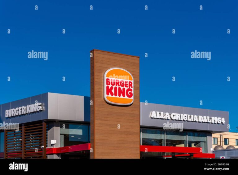 Quel est l'adresse et les horaires du Burger King Le Lion d'Angers 1 logo de burger king avec un restaurant 1