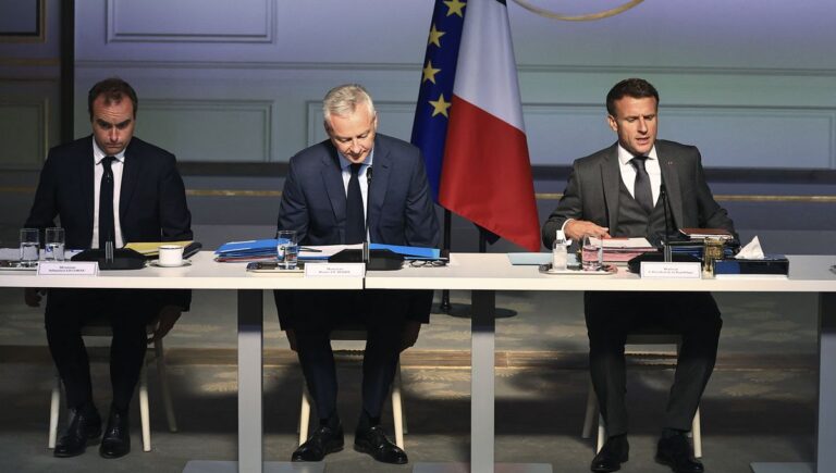 Peut-on cumuler les fonctions de maire et de ministre en France 1 maire et ministre en reunion de travail