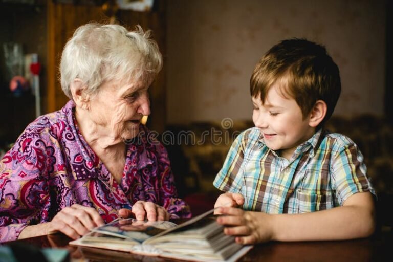 mere et enfant dans un environnement chaleureux