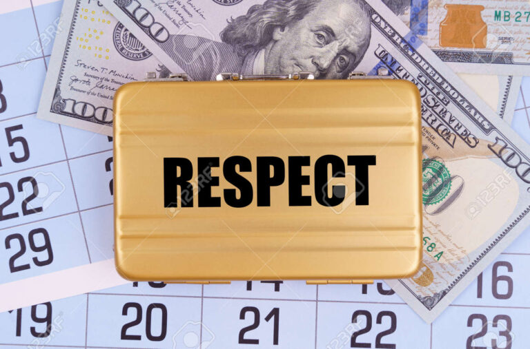 monnaie sur une table avec calendrier