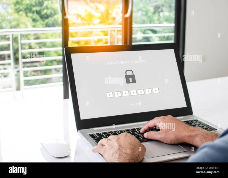 ordinateur avec ecran affichant une recherche