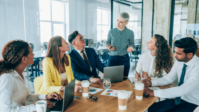 personne creant une entreprise avec confiance