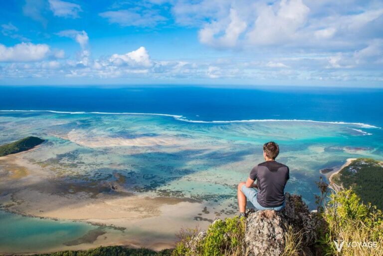 personne en voyage avec des paysages magnifiques