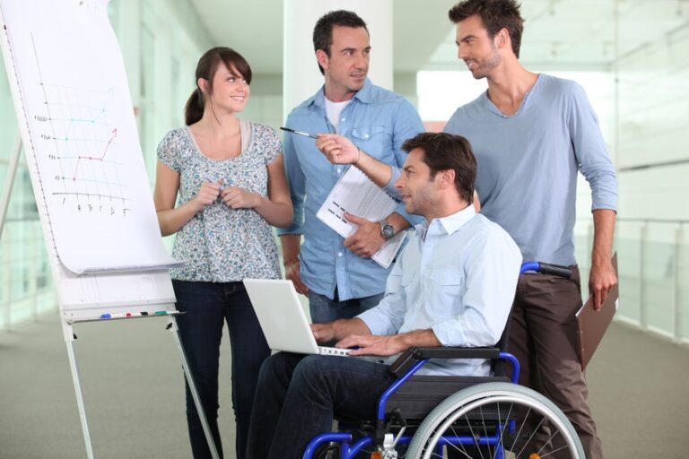 personne handicapee travaillant a mi temps