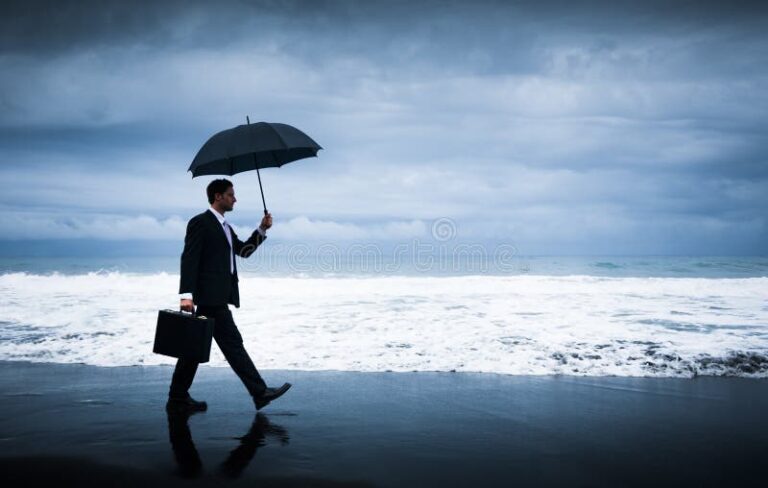 personne meditant face a une tempete