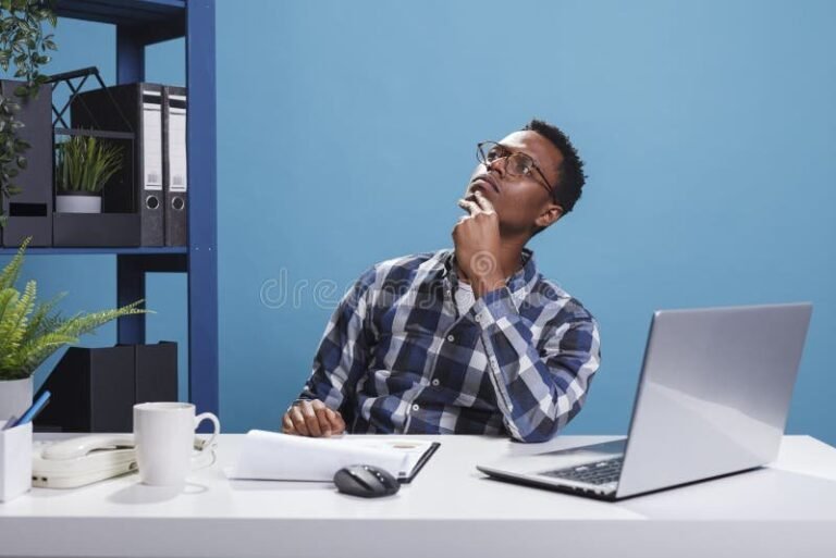 personne reflechissant a sa demission 2