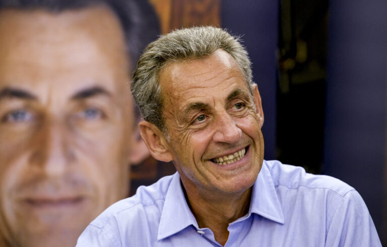portrait de francois sarkozy en contexte familial