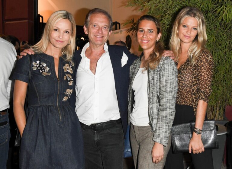 Qui est Sarah Saldmann et quelle est sa vie privée avec son mari 1 portrait de sarah saldmann et son mari