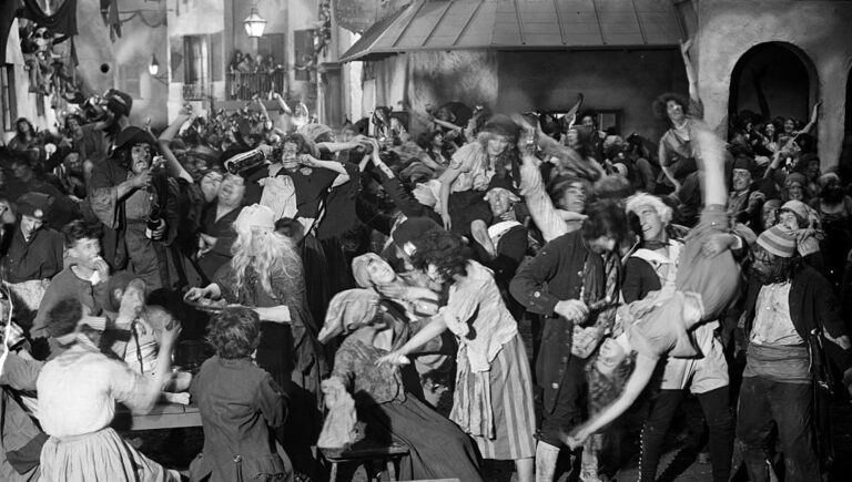 Pourquoi dit-on que souvent la foule trahit le peuple 1 pourquoi dit on que souvent la foule trahit le peuple