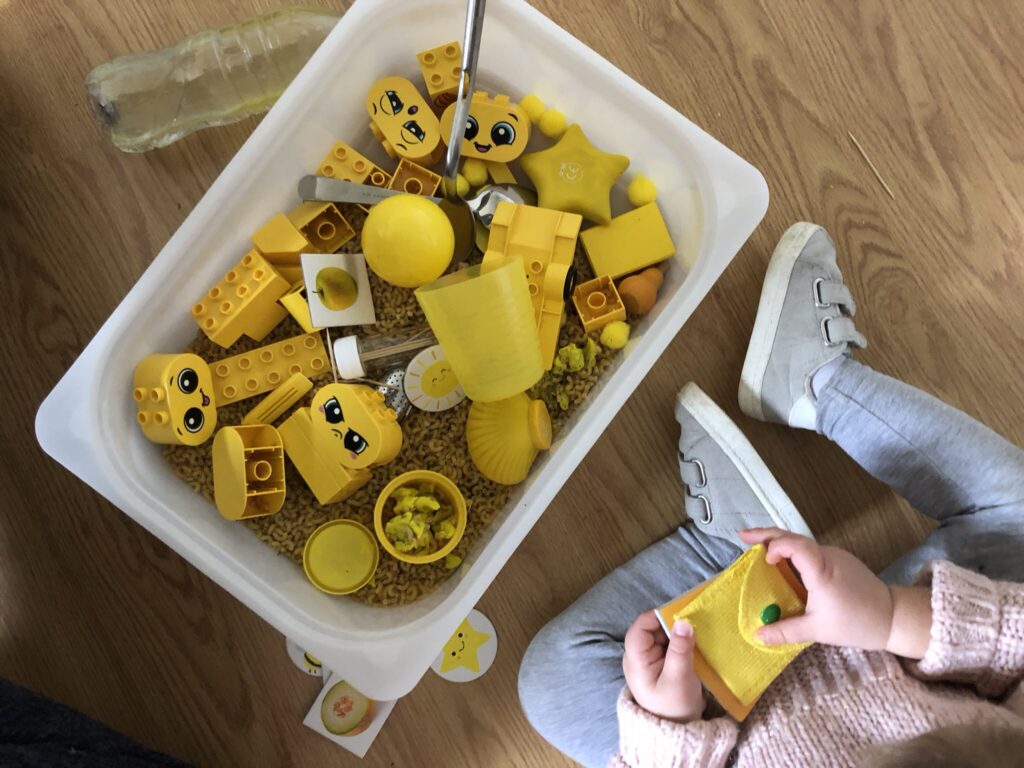 Que mettre dans une boîte à toucher pour stimuler l'éveil des enfants 7 Que mettre dans une boîte à toucher pour stimuler l’éveil des enfants