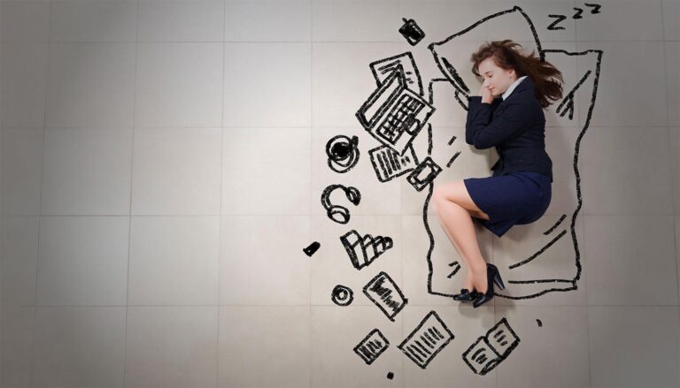 reves de collegues dans un bureau vide