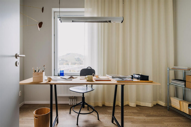 un bureau calme en semaine