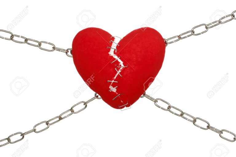Pourquoi mon ex se protège-t-il de moi après notre rupture 1 un coeur brise avec un cadenas