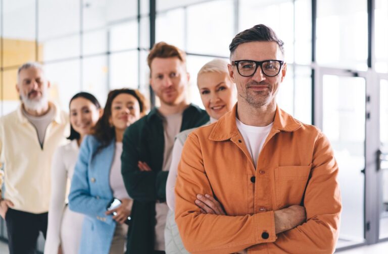 Comment Devenir Conseiller Pôle Emploi Sans Diplôme 41 un conseiller aidant un demandeur demploi 1