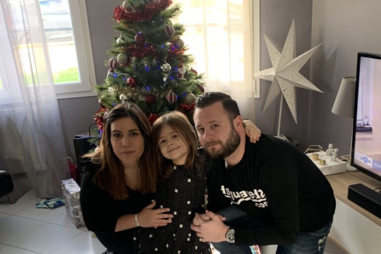 un ex avec une famille reunie