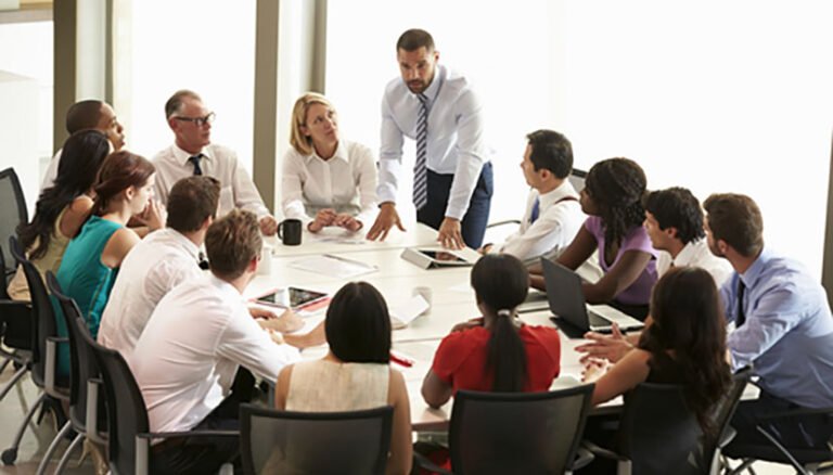Qu'est-ce qu'un assimilé cadre agent de maîtrise en entreprise 2 un groupe de professionnels en reunion