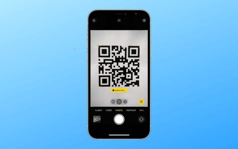 un smartphone scannant un qr code