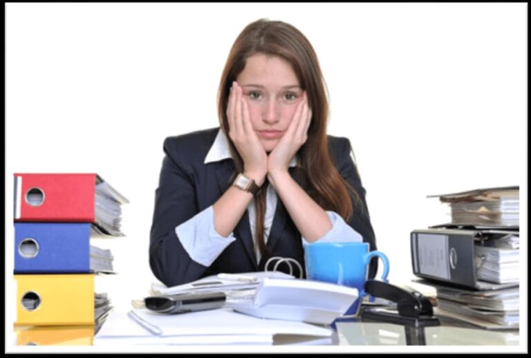 un stagiaire en action dans un bureau