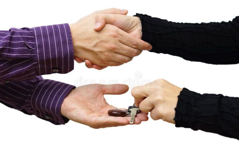 Quel est le délai pour le versement du Loca-Pass par Action Logement 1 une main recevant des cles de maison