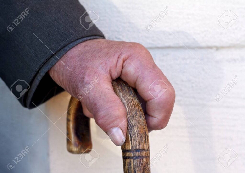 Qui peut être désigné comme représentant légal d’une personne âgée