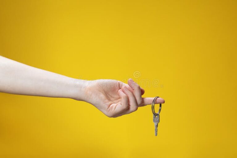 Qui a prononcé l'expression "La confiance n'exclut pas le contrôle" 1 une main tendue avec une cle