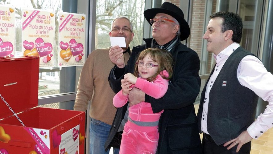 une mairie animee avec des couples