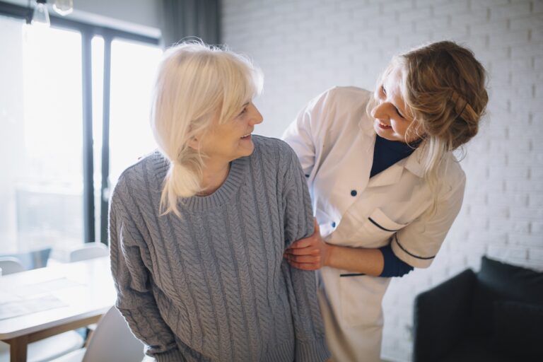 une personne utilisant un service a domicile