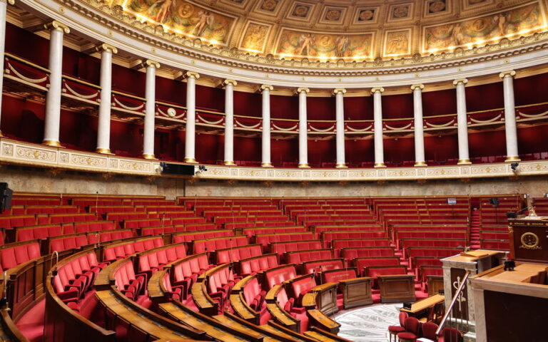Combien de voix sont nécessaires pour une motion de censure 1 vote secret a lassemblee nationale