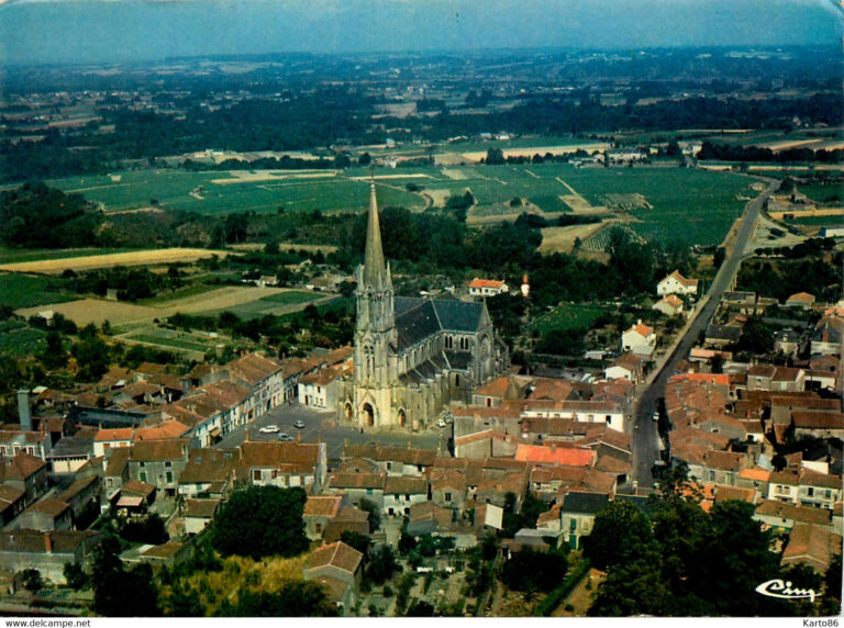 Où se trouve le Super U Drive à la Chapelle Basse Mer 1 vue aerienne de la chapelle basse mer