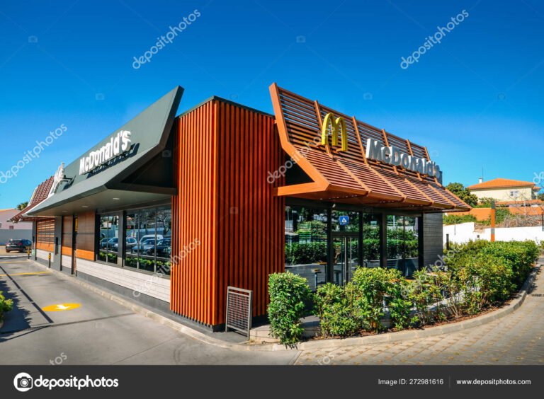 vue exterieure du mcdonalds rue de la convention